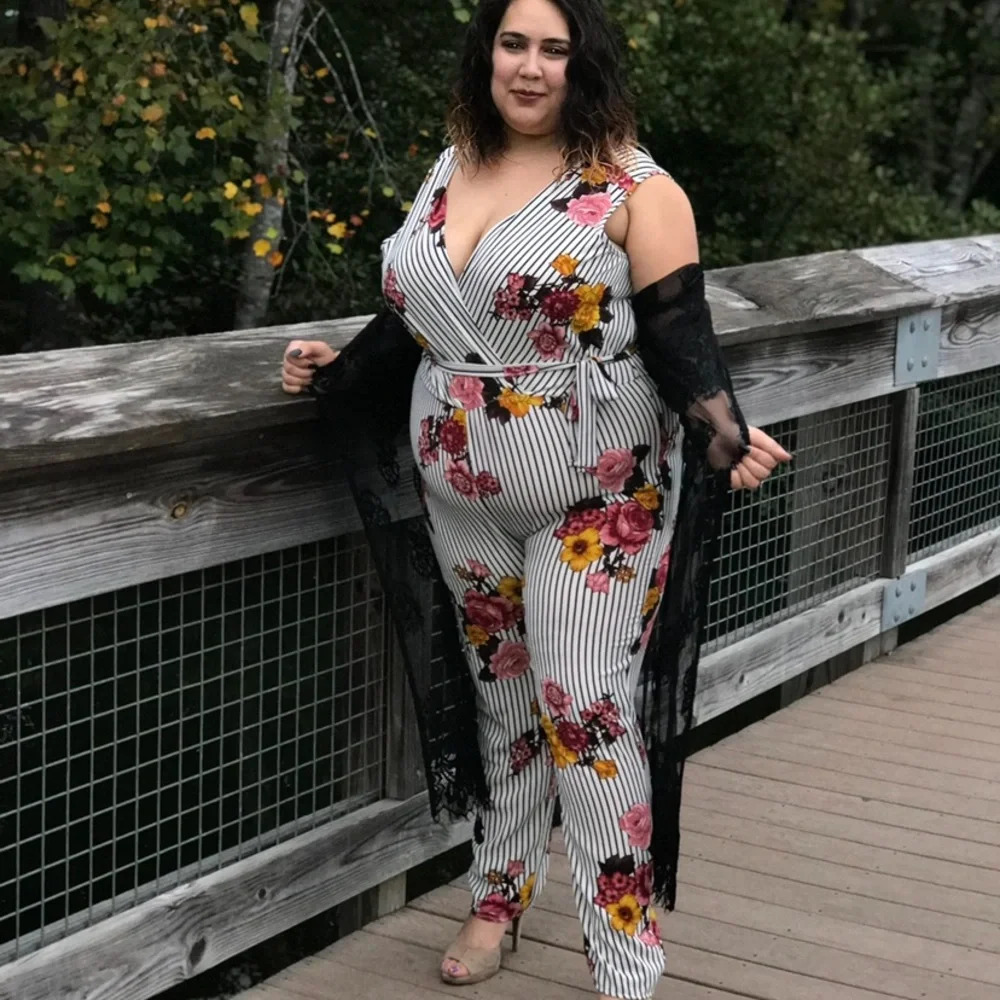 Boutique New Plus Size floral Romper - Picture 3 of 12